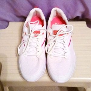 BCO 7.5B women's white and pink memory foam tennis shoes, excellent condition